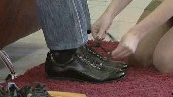 女子买国产鞋视频大全图片,女子买鞋视频大盘点