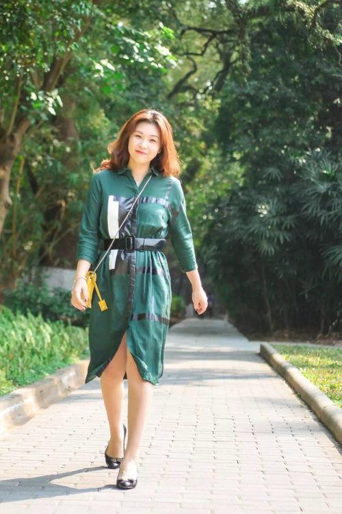 国产女老师穿搭视频在线,国产女老师穿搭秘诀，在线解锁职场优雅风格