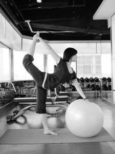 国产瑜伽球视频下载,跟随国内教程轻松塑形