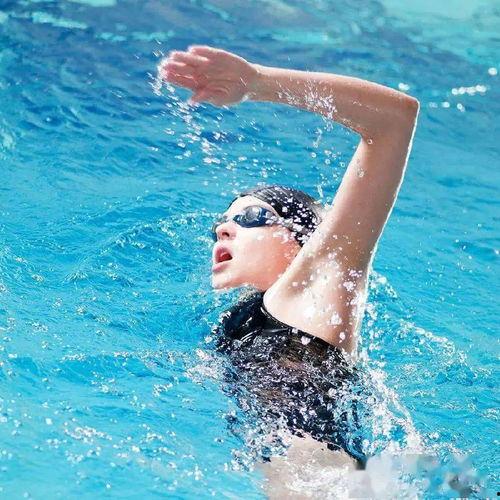 国产美女游泳眼镜视频